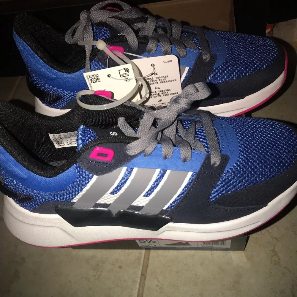 Adidas run90s.